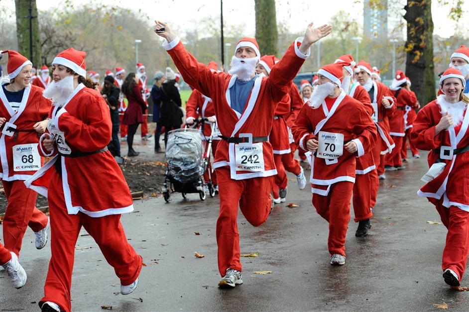 Image of runner's dressed as Santa